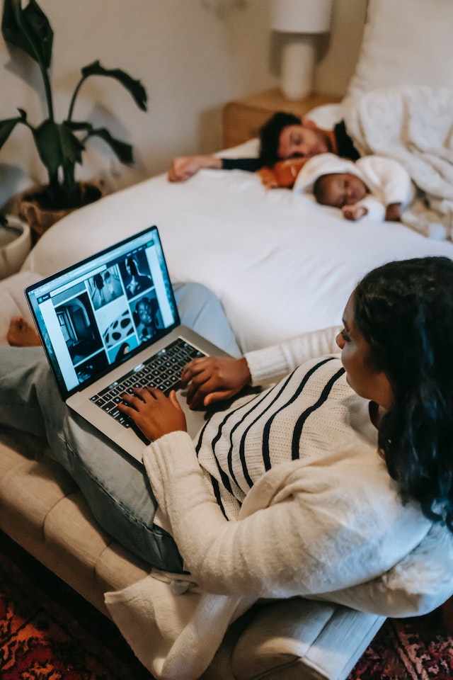 husband with kids sleeping while mom works